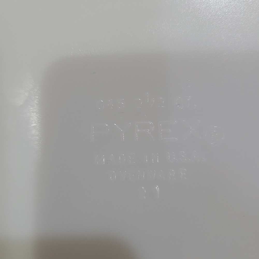 Vintage Pyrex Old Orchard 2 1/2 Qt casserole dish - Picture 3 of 8